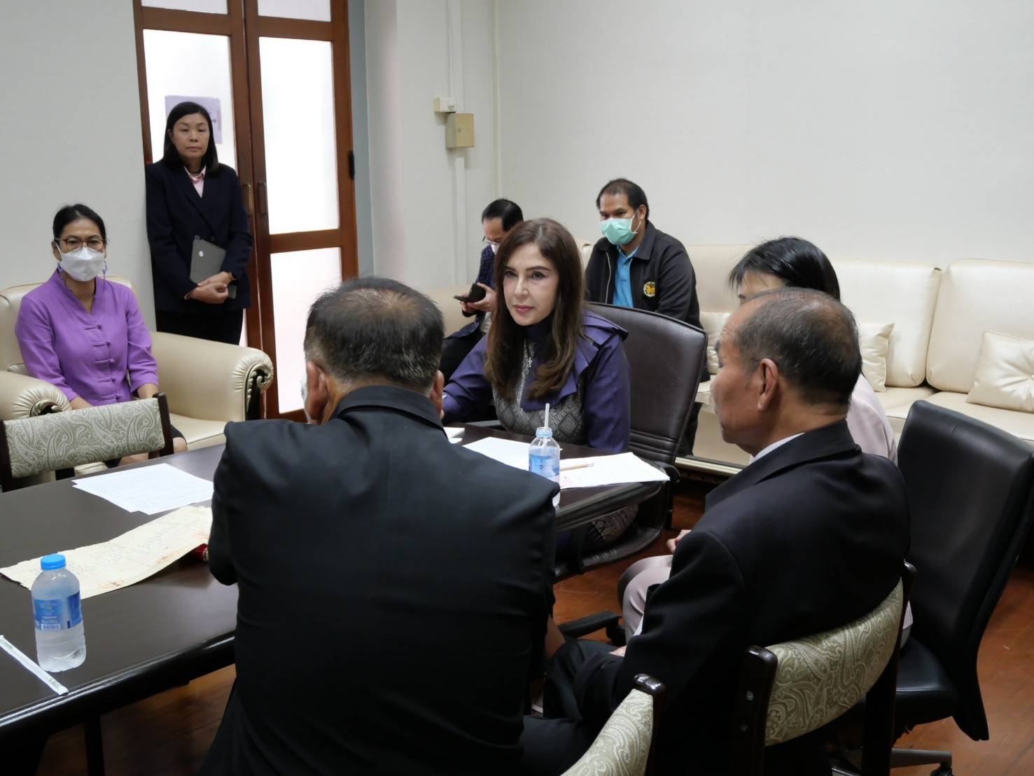 "มนัญญา" รับเรื่องปชช. ร้องขอ "ชาดา" ปราบผู้มีอิทธิพล หลังถูกกลั่นแกล้งปมที่ดิน โดนกลุ่มชายฉกรรจ์ รุมทำร้าย