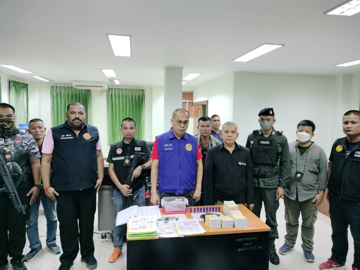 ผู้ว่าฯ อุบล ขานรับนโยบาย มท.1 สั่งการชุดปฏิบัติการพิเศษฝ่ายปกครองอำเภอเดชอุดม จับกุมแก๊งปล่อยเงินกู้นอกระบบ เก็บดอกเบี้ยเกินกฎหมายกำหนด