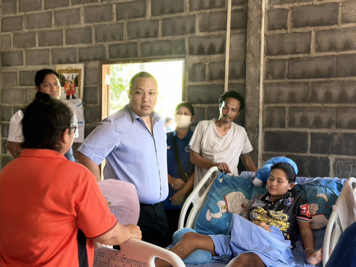 วอนตำรวจตามคดี ! “พลพีร์” สุดเศร้า พบชาวบ้านหลังหัก นอนติดเตียง หลังถูกรถชน ผู้ก่อเหตุ เผ่นแน่บ ไม่รับผิดชอบ แจ้งตำรวจแล้ว เรื่องเงียบ