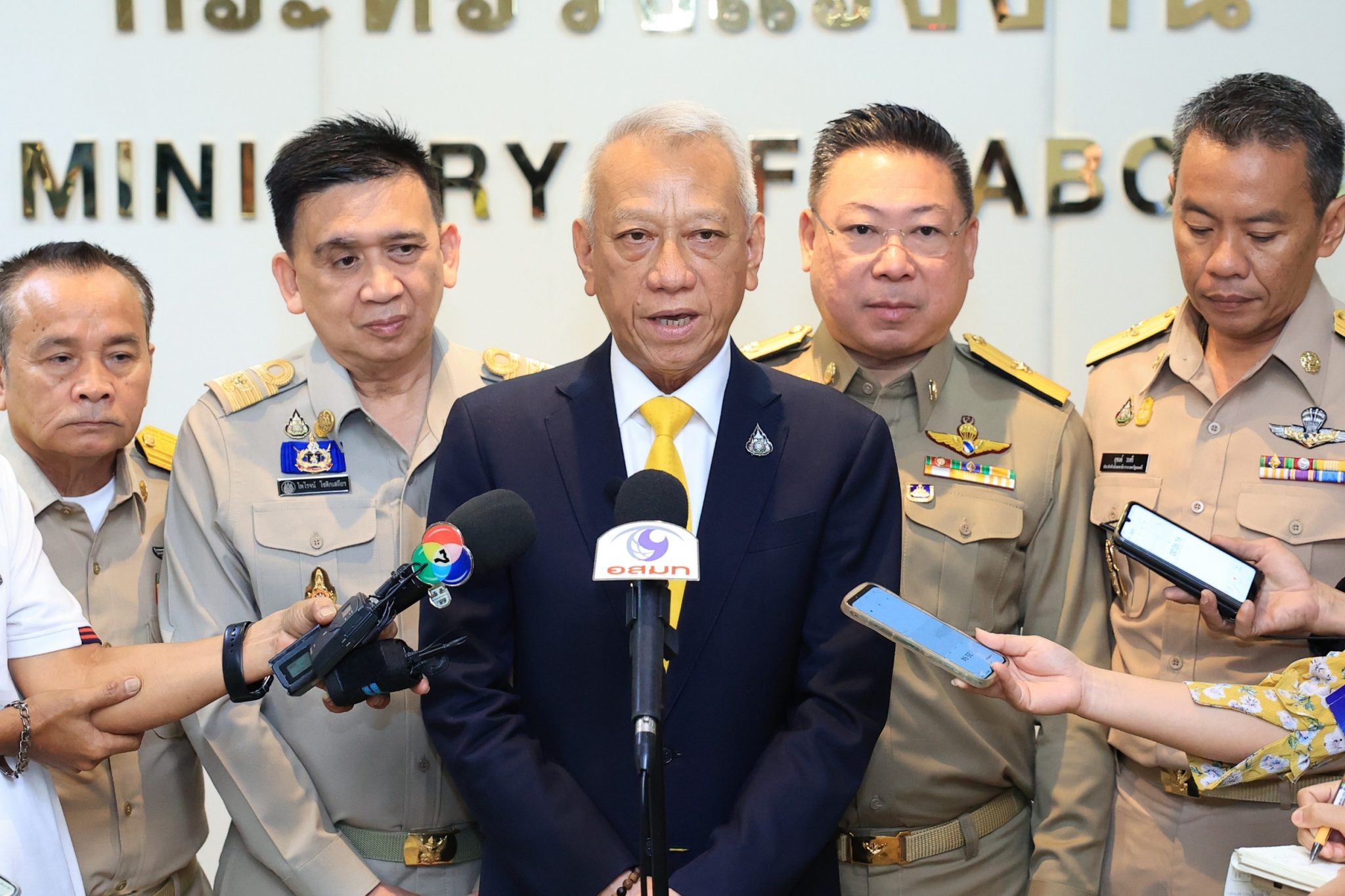 "พิพัฒน์" หวัง สำนักงบ ตอบกลับเงินเยียวยา แรงงานอิสราเอล เพิ่มอีก 5 หมื่น - พักหนี้ ลดต้น - ลดดอก พร้อมเสนอ ครม.พรุ่งนี้ทันที !