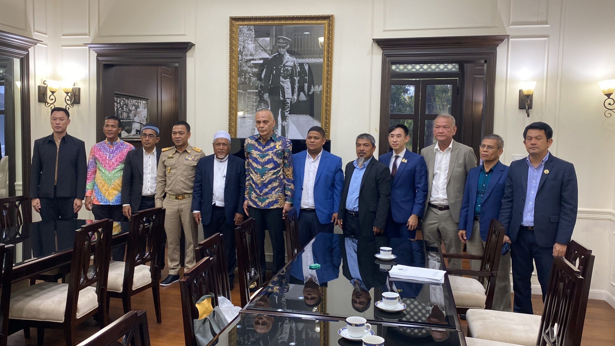 "ชาดา" หารือ สส.สตูล-ศอ.บต. ถกนำร่องผลักดันศูนย์อิสลามจังหวัดสตูล เพิ่มพื้นที่ประกอบศาสนกิจ พร้อม วางแนวป้องกัน ยาเสพติดในพื้นที่