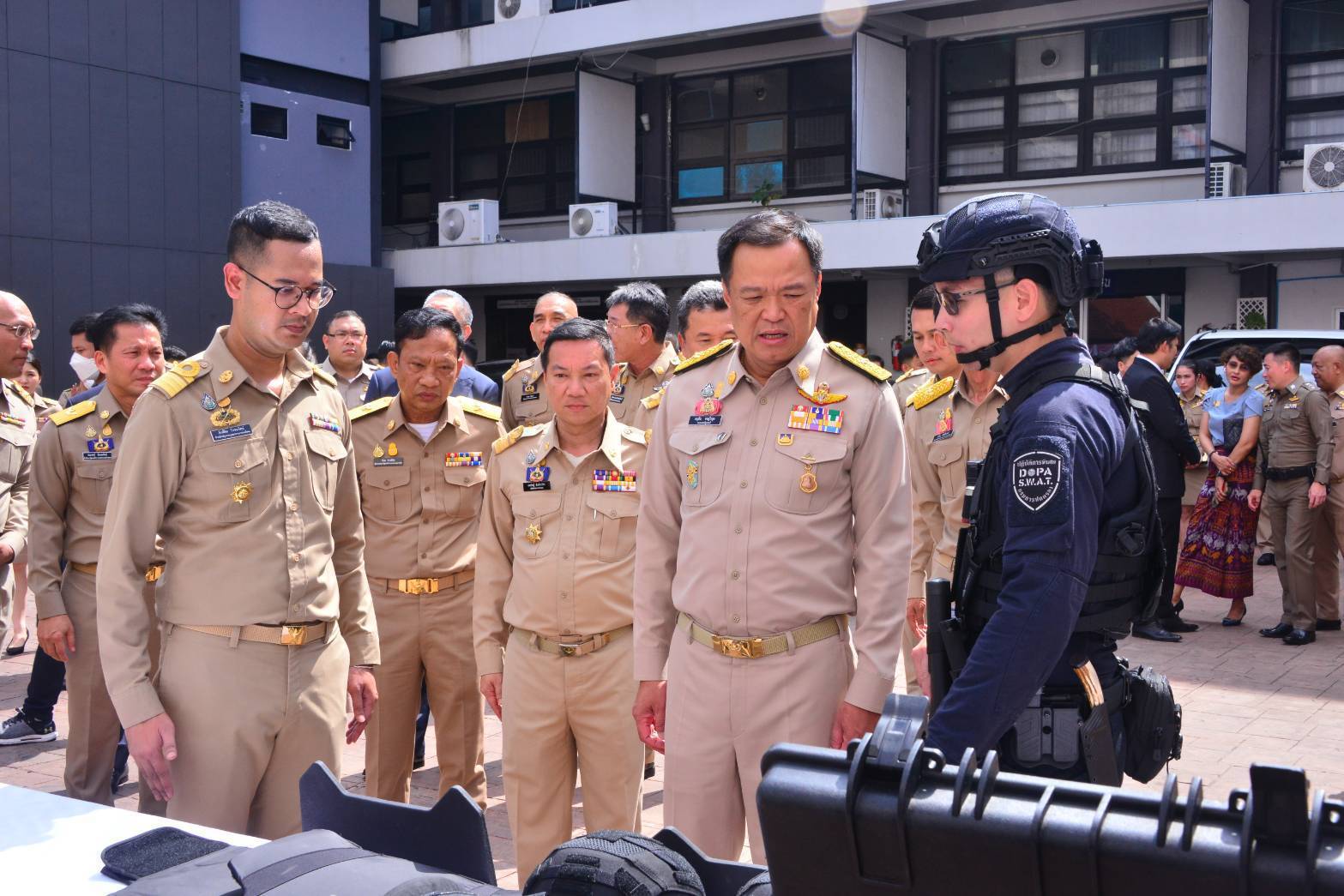 “อนุทิน” ย้ำ “ไทย” ไม่ใช่บ้านป่าเมืองเถื่อน ประชาชนต้องเชื่อมั่นกฎหมาย มากกว่าอาวุธปืน เร่งภาครัฐบังคับใช้กฎหมายเข้มงวด