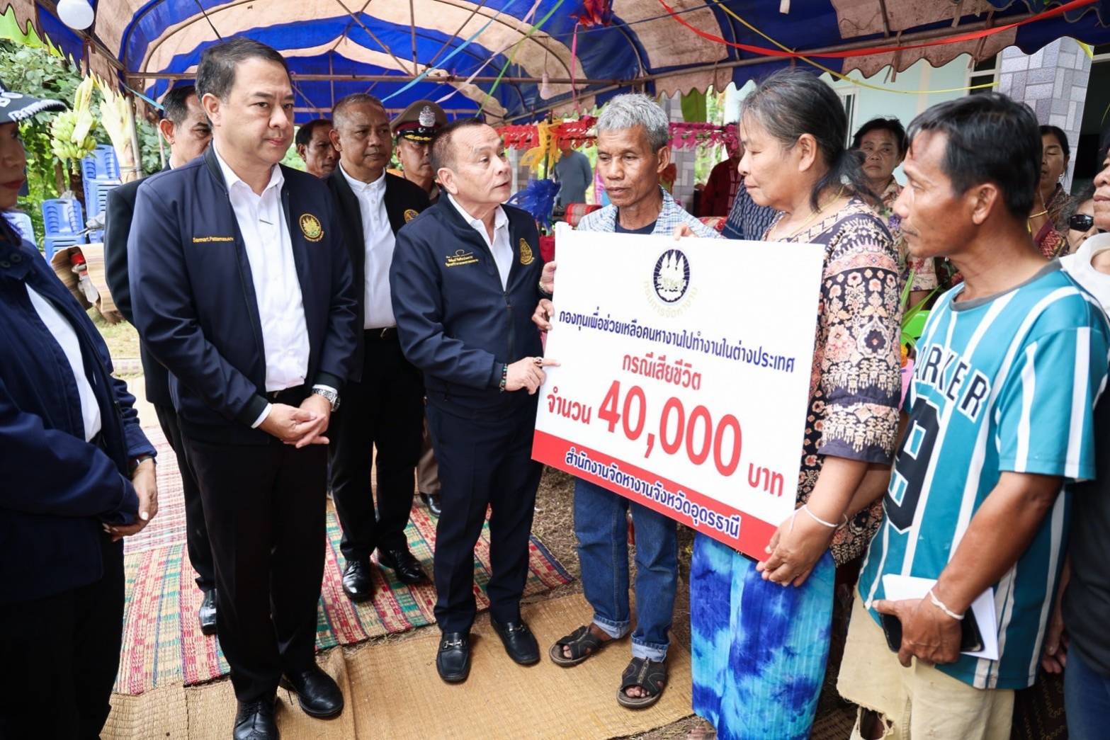 "พิพัฒน์" รมว.แรงงาน ห่วงใย มอบเลขาฯ อารี รุดเยี่ยมแรงงานที่กลับจากอิสราเอล แนะแผนการทำงาน ด้านหนุ่มชาวอุดรฯ ซึ้งใจได้เงินเยียวยารวดเร็ว