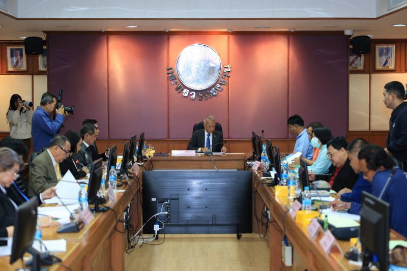 "พิพัฒน์" รมว.แรงงาน นั่งหัวโต๊ะ สาง 19 ปัญหาแรงงานให้สมัชชาคนจน พร้อมสนับสนุน ยกระดับแรงงานทุกมิติ