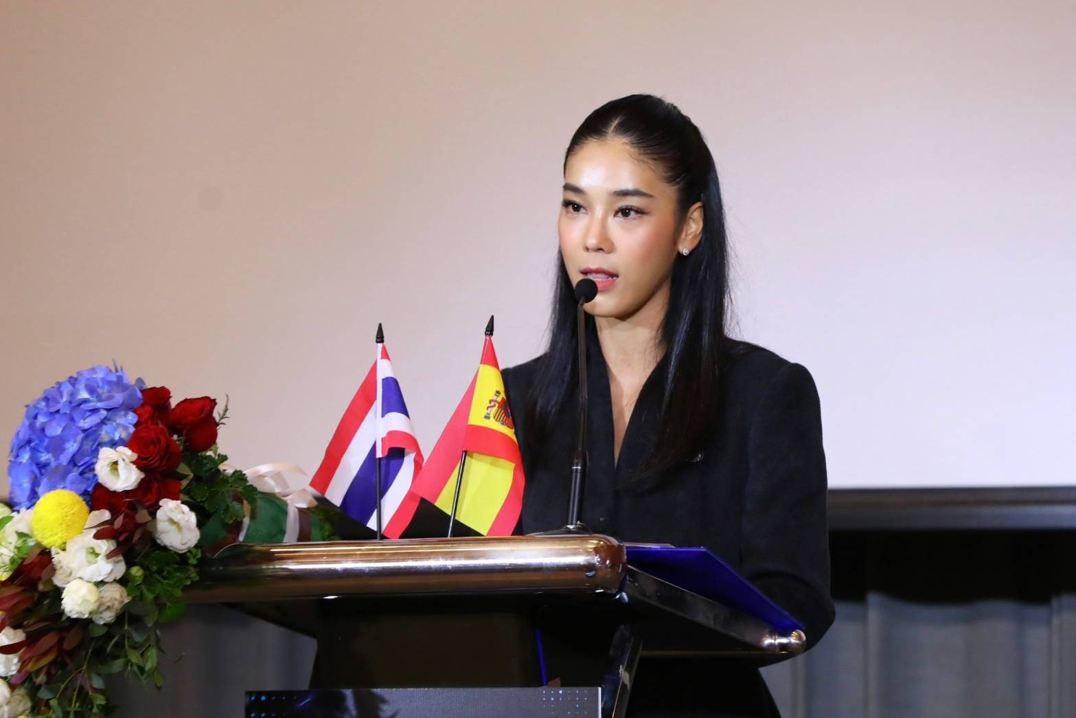 พัฒนาต่อเนื่อง ! "รมว.อว.ศุภมาส" มอบ "สุชาดา" เลขาฯ ร่วมงาน Spain - Thailand Innovation & Tech Dialogue Platform เผย อว. มุ่งยกระดับความความร่วมมือวิจัย ไทย - สเปน นำร่องพัฒนาสายพันธุ์ข้าวคุณภาพสูงจาก 2 ประเทศ