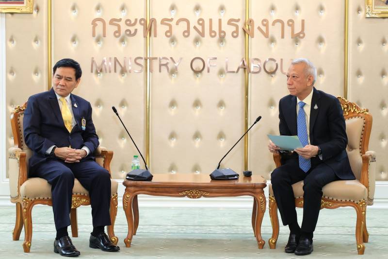 รมว.แรงงาน "พิพัฒน์" เตรียมยกระดับ รปภ. 4 แสนนาย กำหนดมาตราฐาน "อัพสกิล" เพิ่มรายได้ หารือ สตช.- กองทัพจัดอบรมเผชิญเหตุ