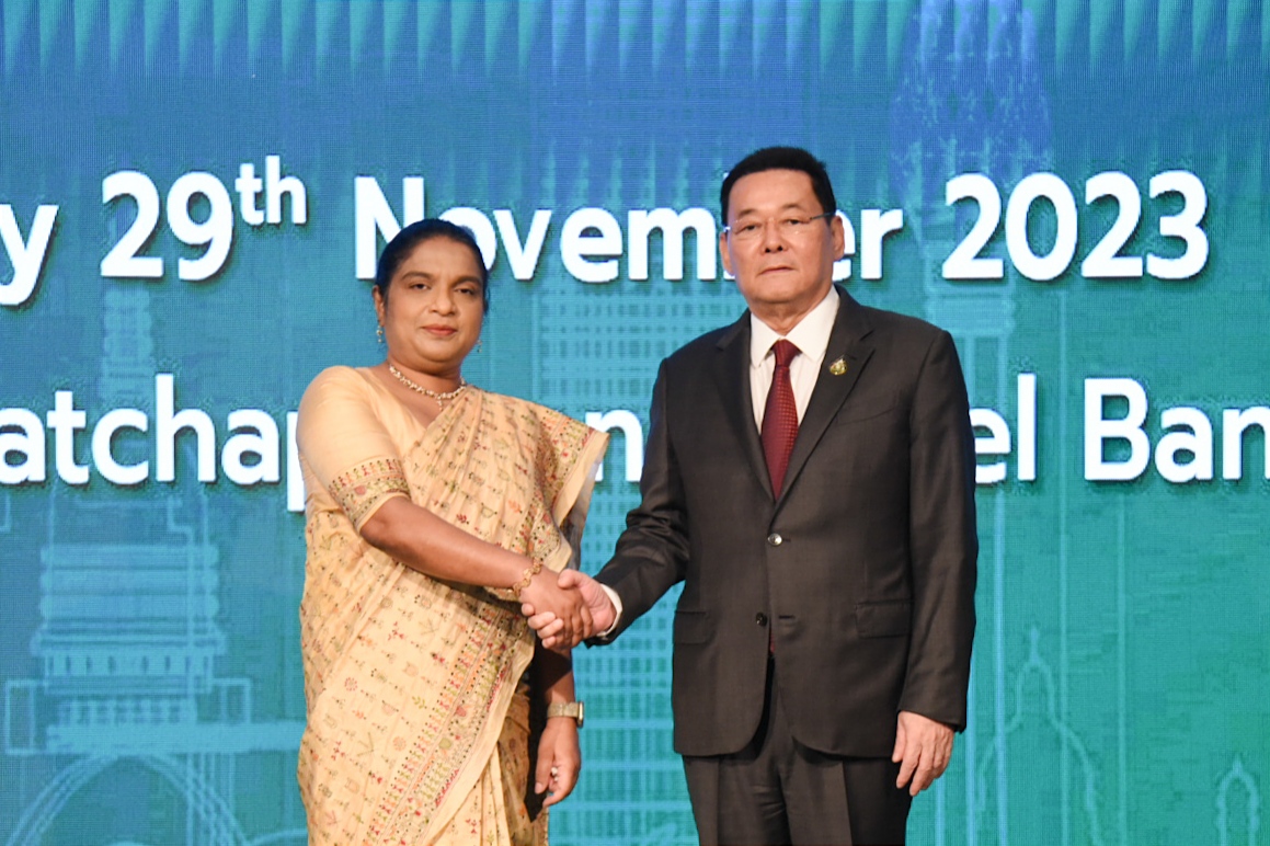 “นภินทร” เปิดงานสัมมนาใหญ่ไทย - ศรีลังกา เตรียมพร้อมเอกชนไทย ใช้ประโยชน์ FTA ไทย - ศรีลังกา เอกชนแห่ร่วมสร้างเครือข่ายธุรกิจ เชื่อมโยงห่วงโซ่ อุปทาน ดันการค้า - ลงทุน สองฝ่ายโตยั่งยืน