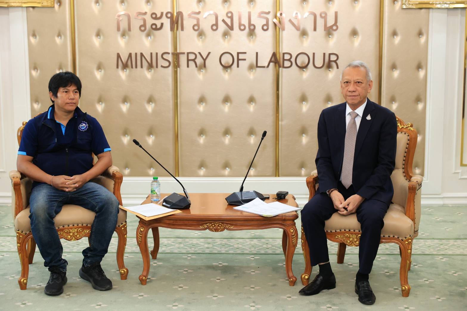 รปภ.4 แสนราย เตรียมเฮ !! รมว.แรงงาน "พิพัฒน์" ปลดล็อก แก้ กม. ให้ "ค่าล่วงเวลา" ดีเดย์ ชงเข้า ครม.12 ธ.ค. นี้ เป็นของขวัญส่งท้ายปีเก่า ต้อนรับปีใหม่