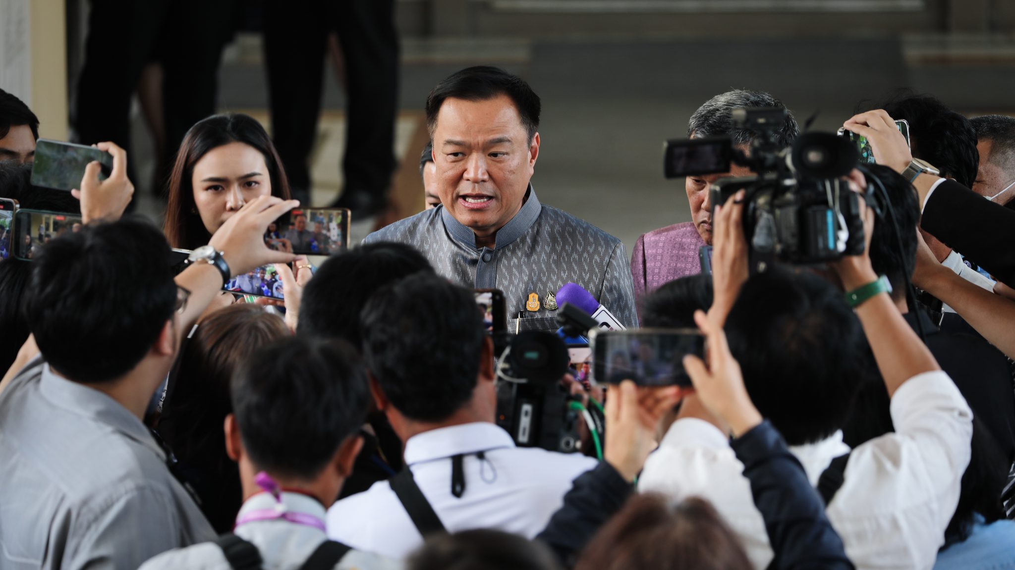 เอาจริง ไกล่เกลี่ยไม่สำเร็จ เตรียมเจอกฎหมายจัดการ ! “อนุทิน” ขู่ “เจ้าหนี้ดอกโหด” รับสนองนโยบายนายกฯ เต็มที่ ย้ำ มีระบบรับเรื่องออนไลน์ รักษาความปลอดภัยประชาชน