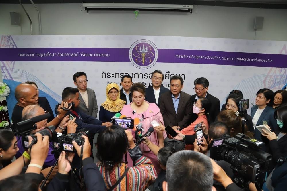 เดินหน้าต่อเนื่อง ! "ศุภมาส" เตรียมให้ทุนการศึกษาพร้อมช่วยลดภาระ กยศ.และภาระการกู้ยืมเรียนของนักศึกษา ด้าน ตัวแทนนักเรียนจังหวัดอุดรธานี ขอบคุณ ”ศุภมาส” ที่ประกาศยกเว้นค่าสมัคร TCAS รอบแอดมิชชั่นช่วยแบ่งเบาภาระค่าใช้จ่ายพร้อมเสนอให้เพิ่มจำนวนสนามสอบ TCAS ให้ครอบคลุมมากยิ่งขึ้น