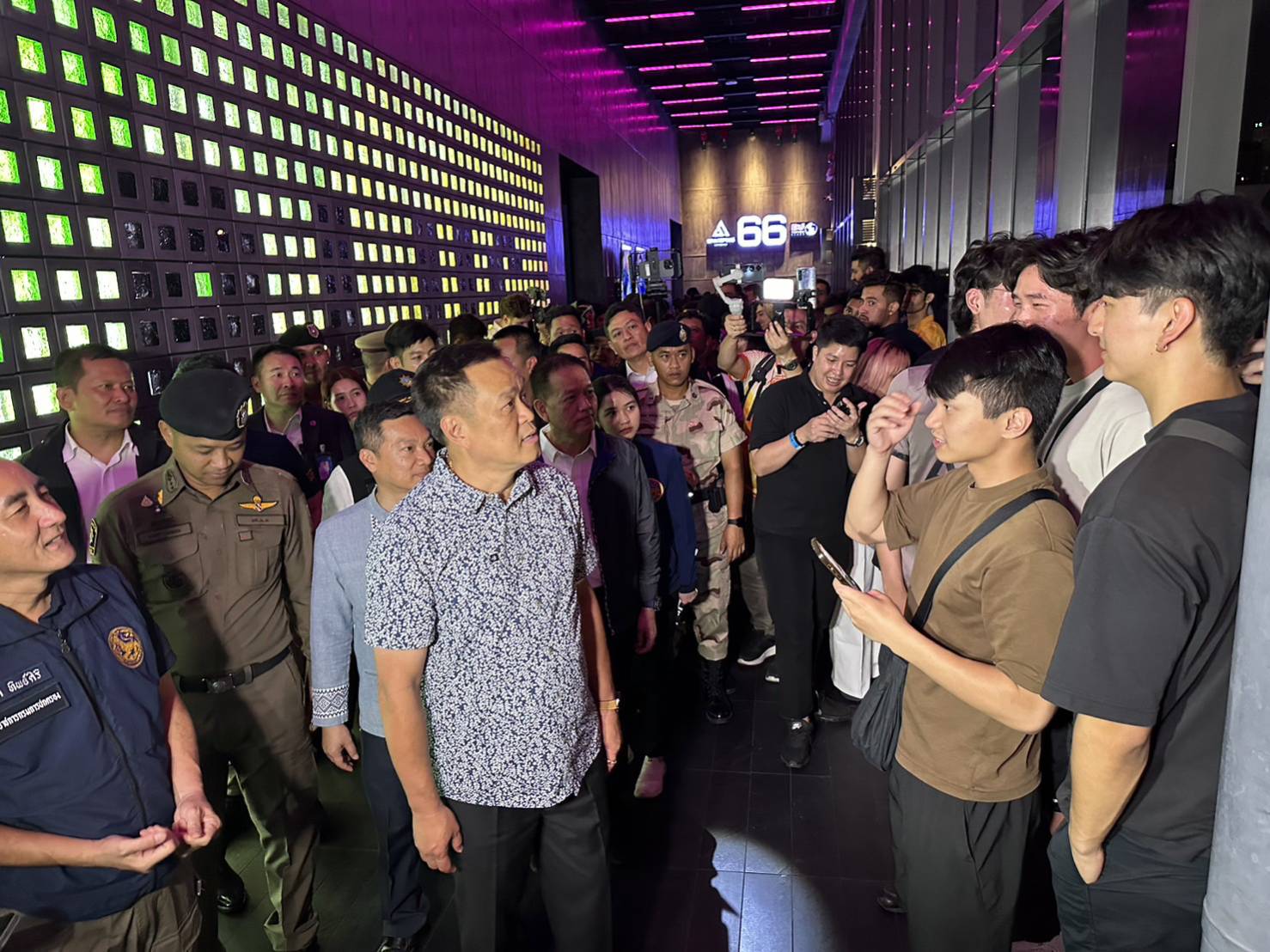 "อนุทิน" ตรวจ RCA วันแรกเปิดถึงตี 4 พอใจ ผู้ประกอบการ นักท่องเที่ยวปฏิบัติตามกฎหมาย ให้ความร่วมมือ