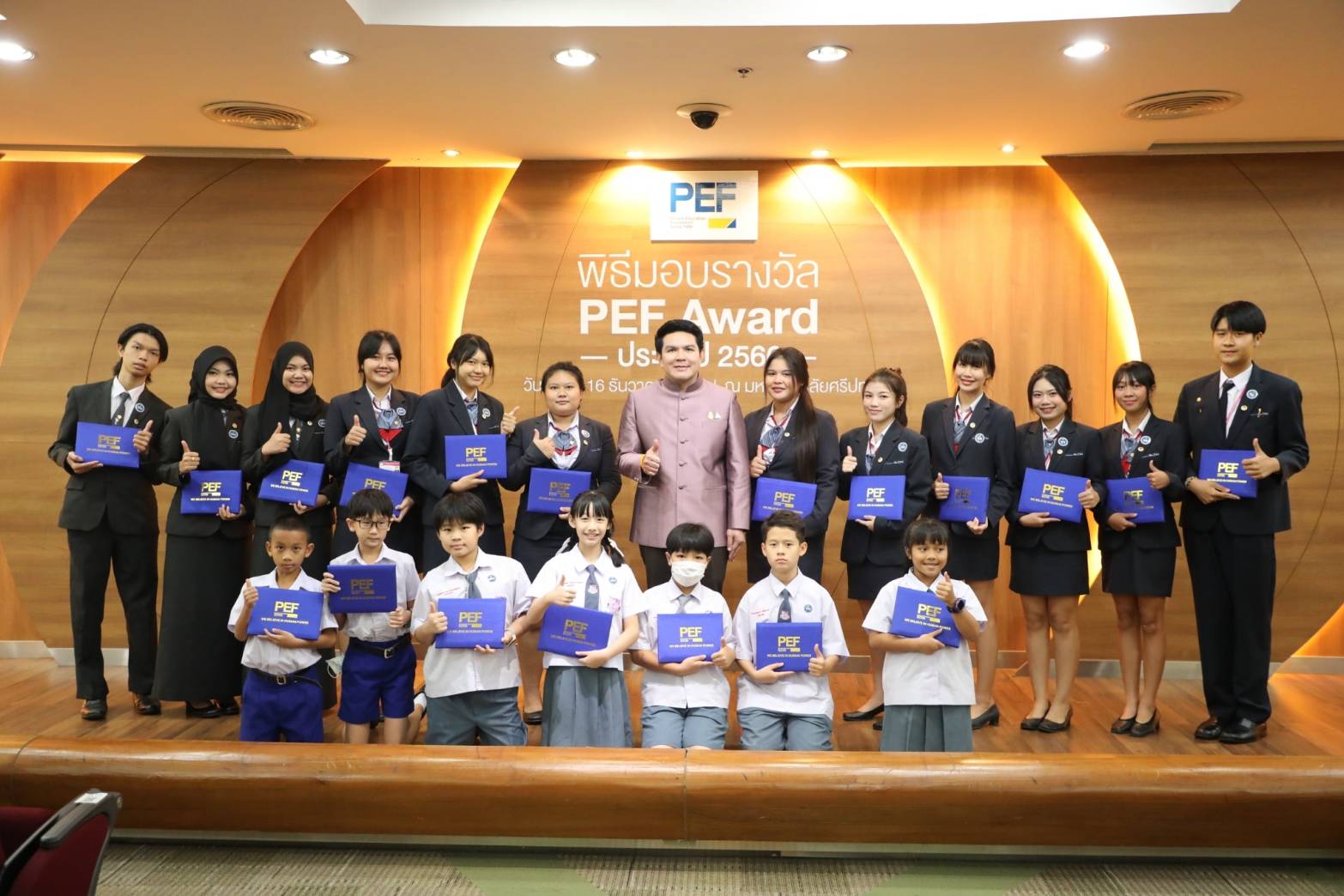 “เสมา 2” ประธานมอบโล่-ประกาศนียบัตร รางวัล PEF Award for ALL ประจำปี 2566 แก่ “ผู้บริหาร -สถานประกอบการ -บุคลากรทางการศึกษา -นักเรียน”