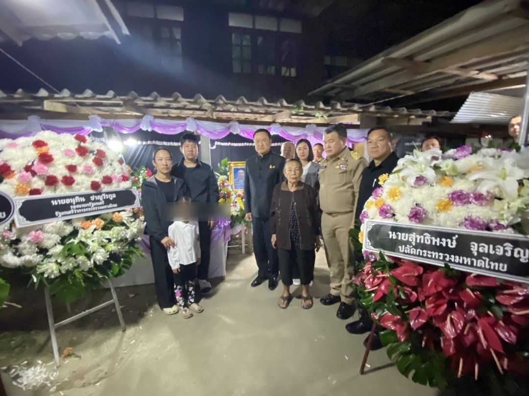 สุดเจ็บปวด ! “อนุทิน” ร่วมงานศพ อส.ลำปาง เสียชีวิตขณะจับกุมทาสยาบ้า ย้ำ “เขาเป็นลูกน้อง ผมต้องดูแล” พร้อมส่งเสียบุตรผู้เสียชีวิต มอบเงินช่วยเหลือ