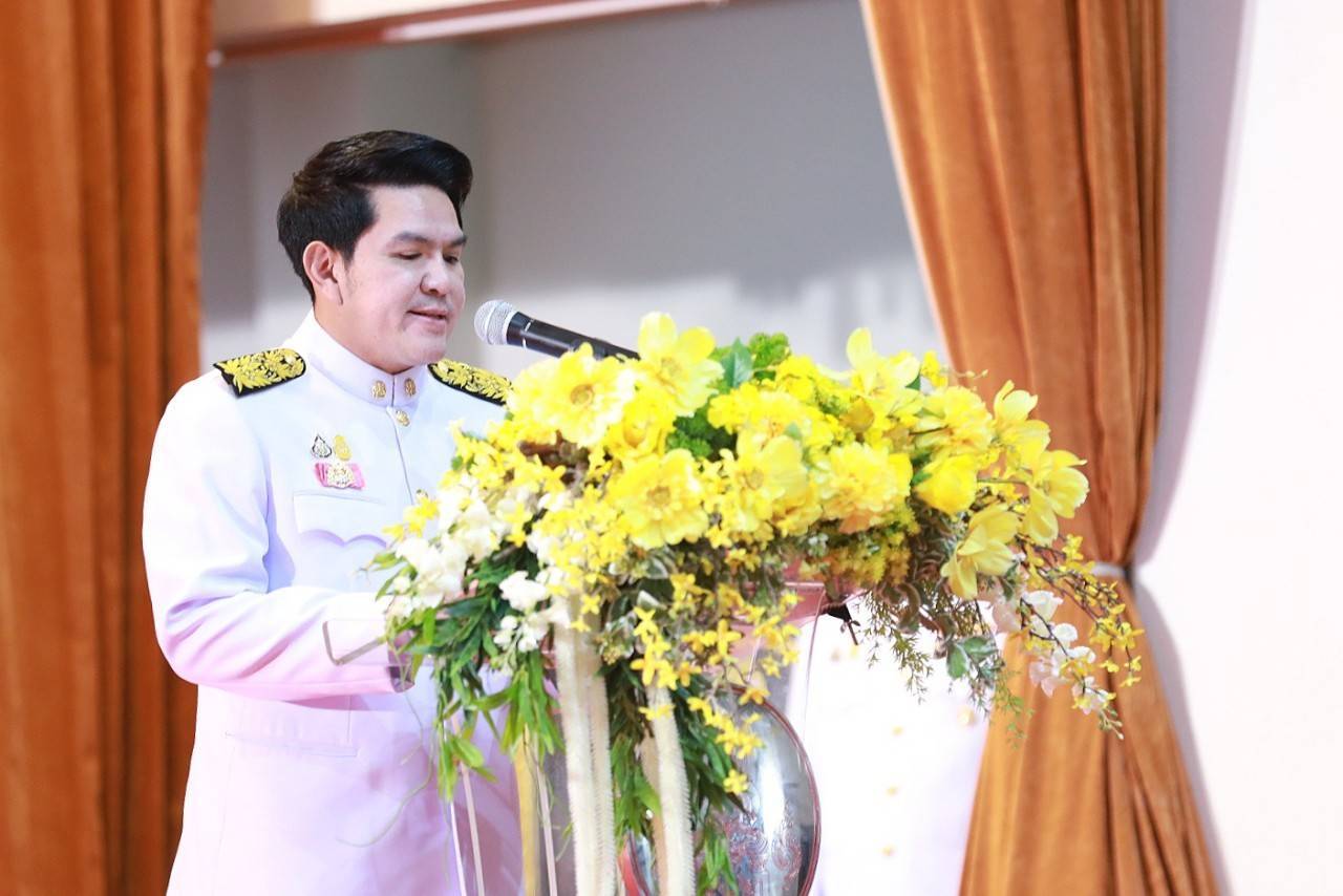 “รมช.สุรศักดิ์” ชื่นชม ผู้เข้ารับพระราชทาน เครื่องราชอิสริยาภรณ์ ชั้นสายสะพาย เผย เป็นทรัพยากรบุคคลที่ ศธ.ภูมิใจ.