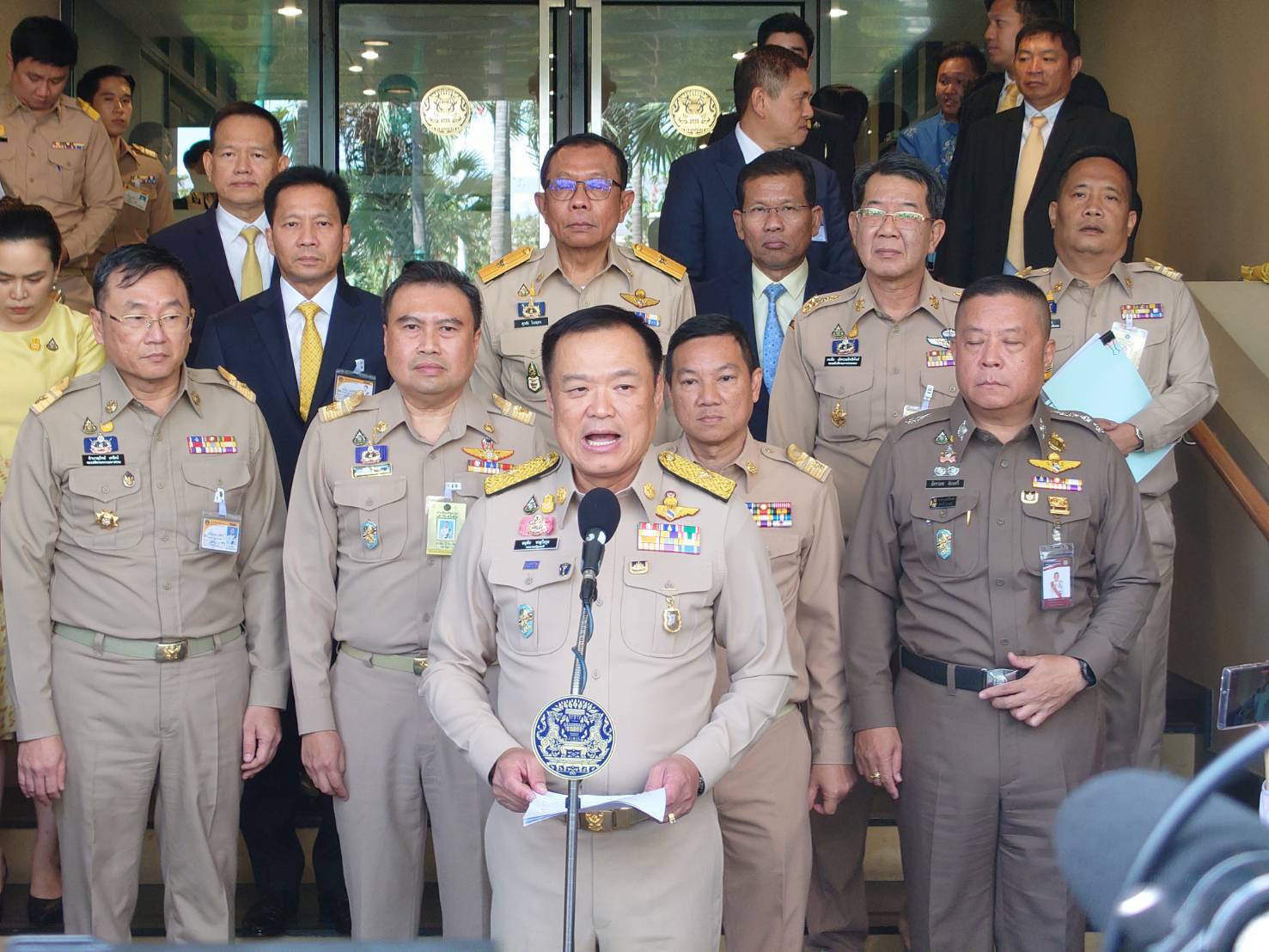 เศรษฐกิจหมุนเวียน คนทำมาหากิน มีโอกาสเพิ่มขึ้น ! “อนุทิน” พอใจ ปิดสถานบันเทิงตี 4 ขอทุกฝ่ายช่วยกันเฝ้าระวัง