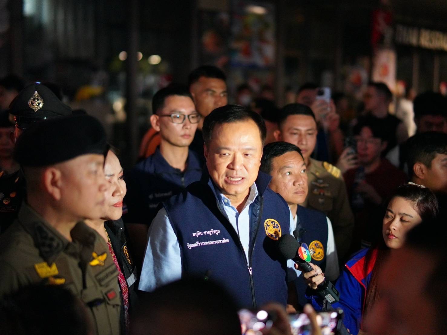 ยาเสพติด เด็ก ปืน ต้องคุมเข้ม สิ่งเหล่านี้ มีไม่ได้ ! “อนุทิน” ตรวจสถานบันเทิง “สีลม” รับปีใหม่ ปิดตี 4 ส่งสัญญาณ ใครฝืนกฎหมาย โดนจัดการแน่