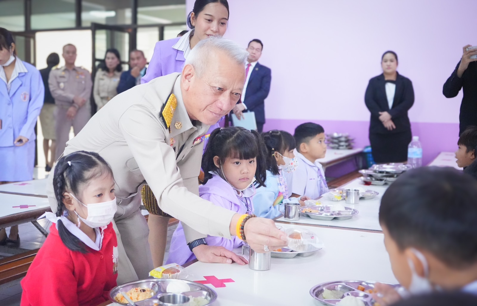 "พิพัฒน์" ใส่ใจตรวจเยี่ยมสวัสดิการนอกเหนือกฎหมาย ศูนย์เด็กเล็ก วิทยาเขตสิรินธรราชวิทยาลัย ในพระราชูปถัมภ์ จ.นครปฐม เดินหน้าจัดสวัสดิการแรงงาน ทุกมิติ