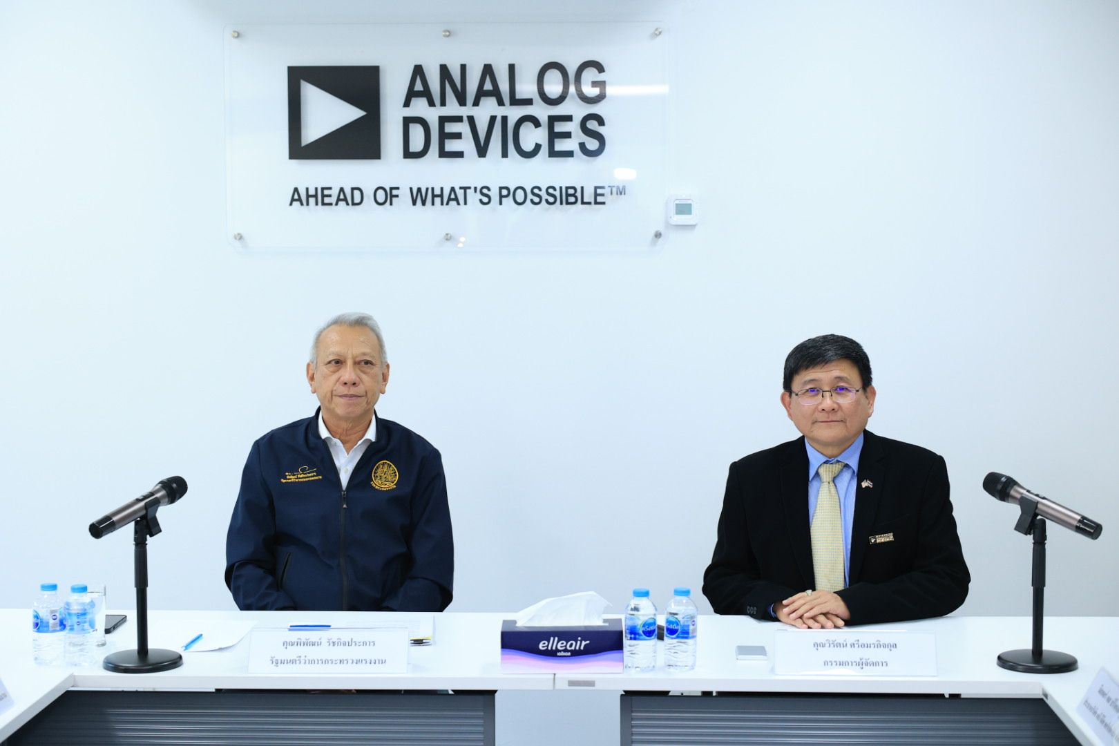 รมว.แรงงาน“พิพัฒน์ เยี่ยมพื้นที่ อีอีซี ชลบุรี พัฒนาแรงงานรุ่นใหม่ด้วยนวัตกรรม ฝึกงานมีเงินเดือน จบพร้อมทำงานทันที รองรับทักษะเทคโนโลยีชั้นสูง