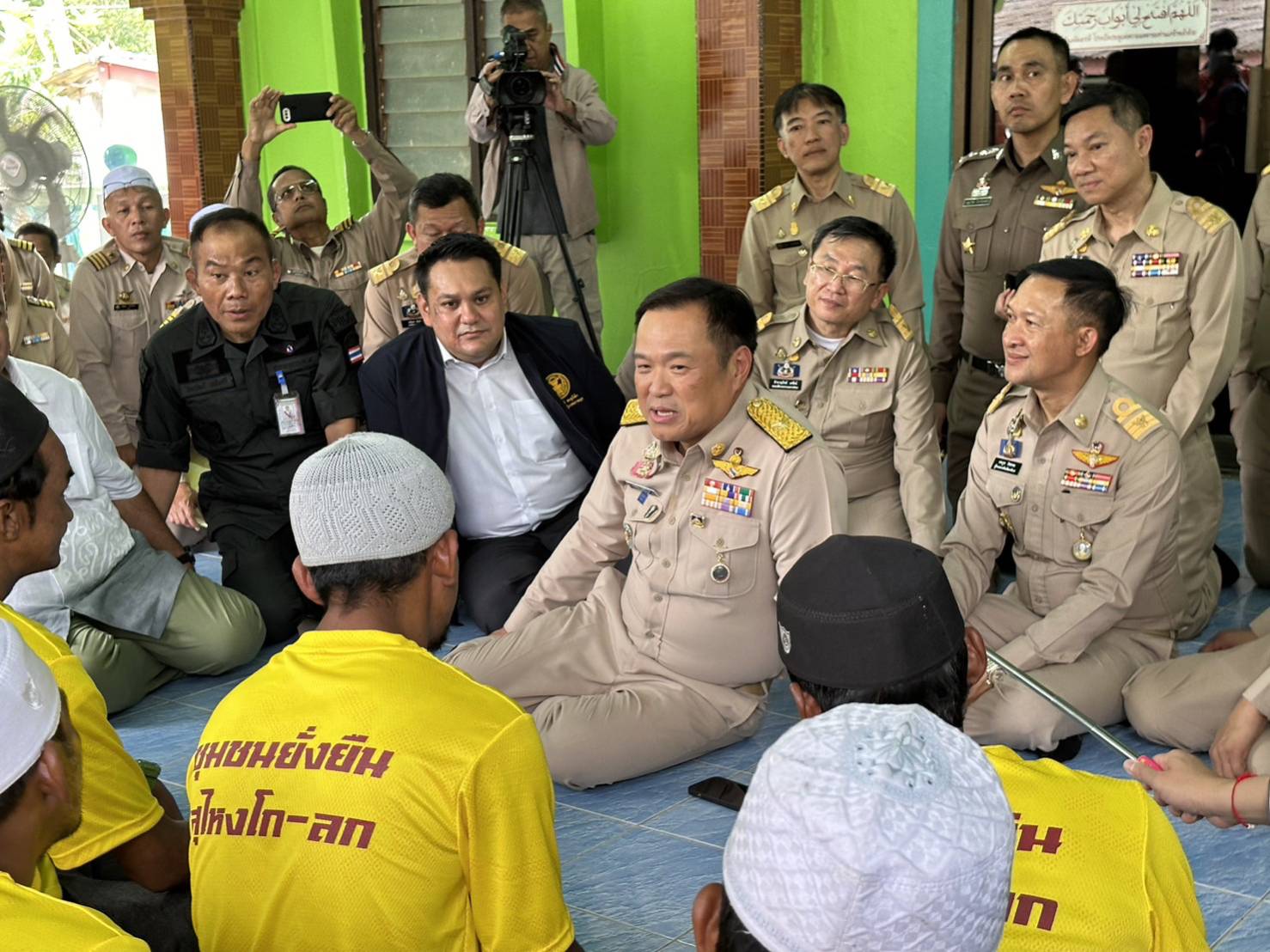 “อนุทิน” ลงพื้นที่จังหวัดนราธิวาส ติดตามความคืบหน้าแก้ไขปัญหายาเสพติด ชี้ ภาครัฐมาถูกทาง ไล่จับรายวัน สร้างอุปสรรคขบวนการค้ายา