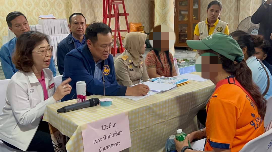 มาเอง ! “อนุทิน” ตรวจเยี่ยมตลาดนัดแก้หนี้ จ.สงขลา สร้างความมั่นใจประชาชน พร้อมให้กำลังใจเจ้าหน้าที่