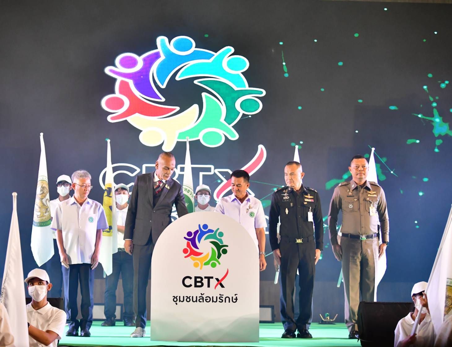 "ชาดา" ร่วมสธ. เปิดโครงการ "ชุมชนล้อมรักษ์" หวังใช้กลไกชุมชน บำบัดรักษา เปลี่ยนผู้เสพเป็นผู้ป่วย พร้อมปลุกชุมชนให้เข้มแข็ง มีส่วนร่วมสกัดกั้นยาเสพติด