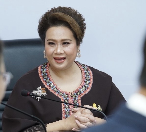 “ศุภมาส” สั่ง “อุเทนถวาย - ปทุมวัน”หามาตรการป้องกันและหลีกเลี่ยงการเกิดเหตุหลังยกพวกตีกันบริเวณทางเชื่อมสถานีรถไฟฟ้า ด้าน “อุเทนถวาย” ออกประกาศงดการจัดการเรียนการสอนและการสอบตั้งแต่ 9-11 ม.ค.นี้ ขณะที่ “ปทุมวัน” ห้าม นศ.ทุกหลักสูตร ทุกชั้นปีเข้าสถาบันฯ 9 ม.ค.-4 ก.พ.นี้