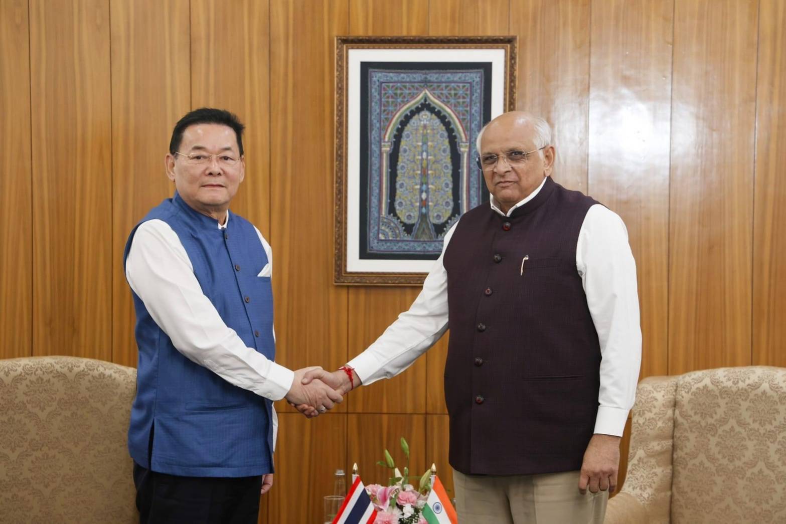 “นภินทร” หารือ มุขมนตรีรัฐคุชราต ยัน ไทยพร้อมลงทุนอาหารแปรรูป อัญมณี พลังงาน ก่อสร้าง ร่วมมือท่องเที่ยว