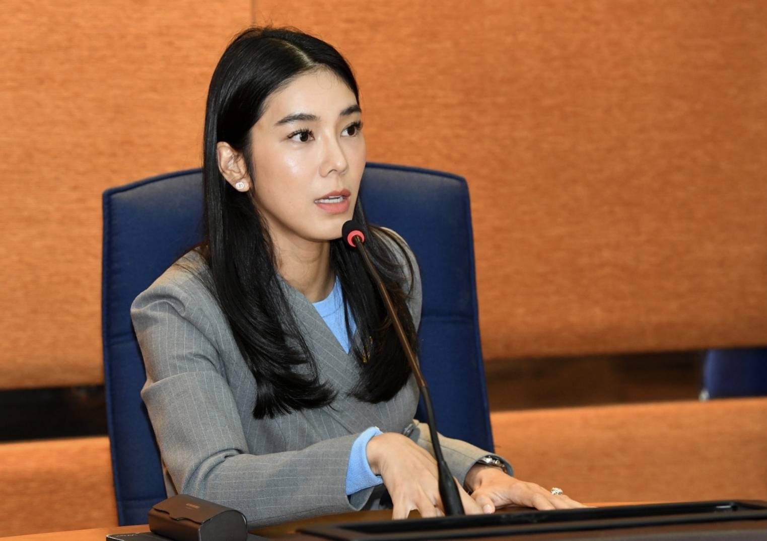 ตั้งคณะกรรมการสอบข้อเท็จจริงกรณี นศ.มหาวิทยาลัย จ.ศรีสะเกษ กู้เงิน กยศ.ตัดสิทธิเงินกู้ยืม เผยเบื้องต้นสอบถาม กยศ.แล้ว ยืนยันไม่ได้ระงับการให้กู้ยืมเงิน และจะได้กู้จนเรียนจบ