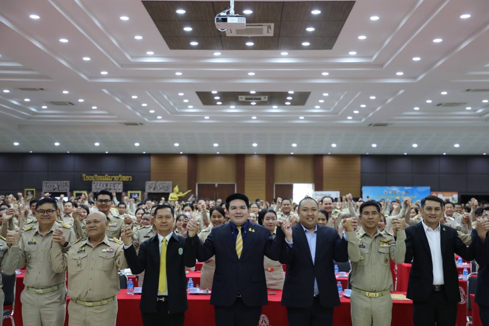 “รมช.สุรศักดิ์” ควง “พิษณุ” ลงพื้นที่ตรวจเยี่ยมโรงเรียนจักราชวิทยา พร้อมมอบนโยบายและรับฟังปัญหาอุปสรรค จากเขตพื้นที่การศึกษ