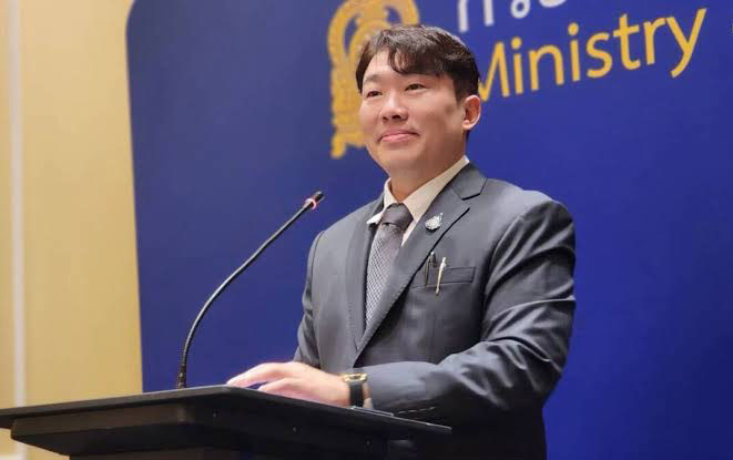 โฆษก ศธ.แจงชัด โรงเรียนไม่ปล่อยเกรด ยันประเมินตามมาตรฐาน เปิดทางให้ครูจัดการสอนและวัดผลด้วยเครื่องมือที่หลากหลาย หวังลดเด็กไม่ผ่านเกณฑ์ให้มากที่สุด