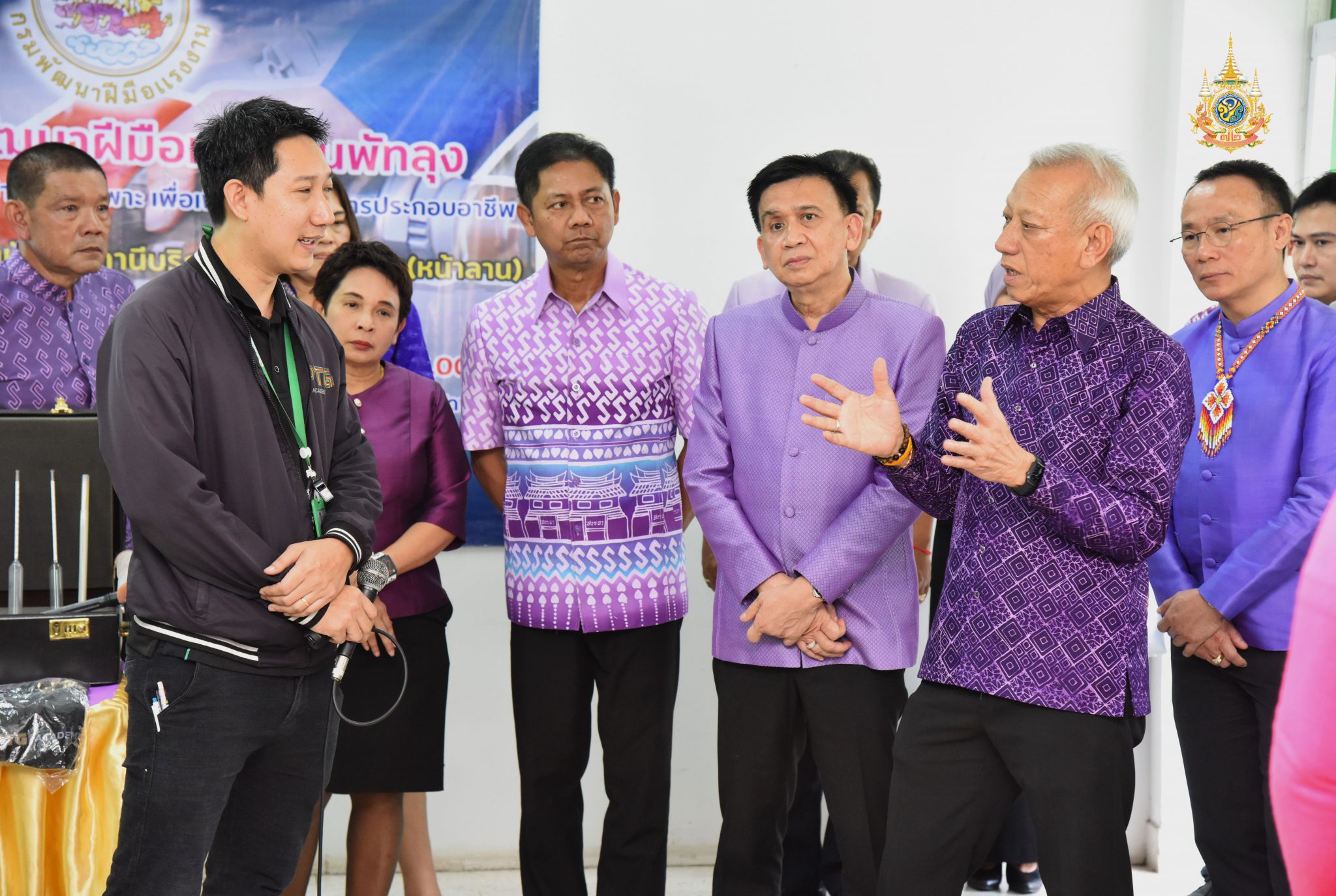 “พิพัฒน์” ติดปีกแรงงาน เพิ่มรายได้ให้แรงงานใต้ เปิดหลักสูตรผลิตอุปกรณ์โซลาร์เซลล์ พนักงานปั๊มน้ำมัน เบเกอรี่คาเฟ่ นำร่อง จ.พัทลุง นับ 5,000 คน