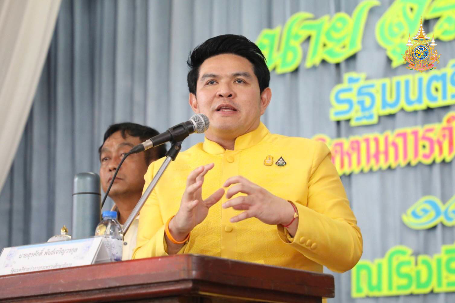 “รมช.สุรศักดิ์” ลงพื้นที่เกาะติดการศึกษา จ.สุราษฎร์ธานี รับฟังเสียงสะท้อนปัญหาอุปสรรค ลั่นเรื่องไหนขับเคลื่อนเร่งด่วนได้ทำทันที พร้อมเปิด “อาคารหิรัญราษฎร์” ชี้ ออกแบบสอดคล้องบริบทพื้นที่ตอบโจทย์ นโยบาย “เรียนดี มีความสุข”