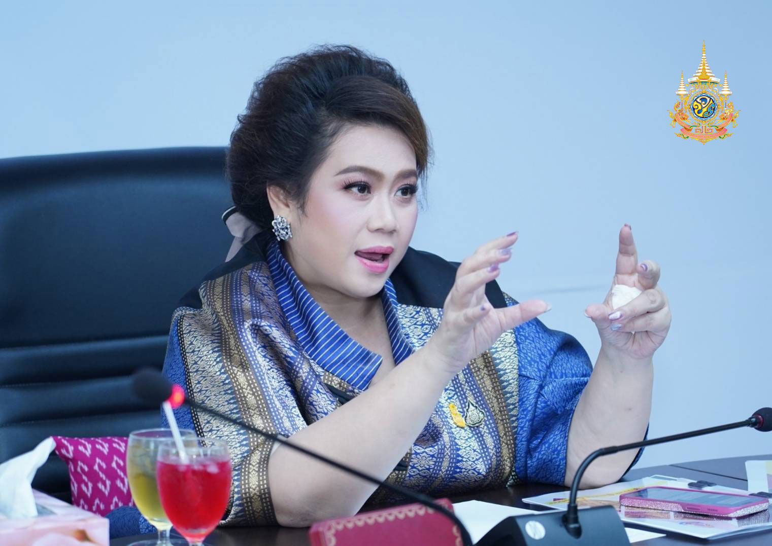 “ศุภมาส” ประชุมแก้ปัญหา “อุเทนถวาย - ปทุมวัน” ผุด “ปทุมวันโมเดล” ให้นักศึกษาชั้นปีที่ 1 เรียนไปด้วยทำงานไปด้วย สร้างรายได้ เริ่ม 29 ก.พ. นี้ จัดงานจ๊อบแฟร์ มีบริษัทมารองรับเข้าทำงาน ด้านอุเทนถวายยันปฎิบัติตามคำสั่งศาลพร้อมทำแผนย้ายเข้าสภามหาวิทยาลัย 10 ก.พ. นี้ ขณะที่ตำรวจเพิ่มมาตรการเข้มป้องกันเหตุ