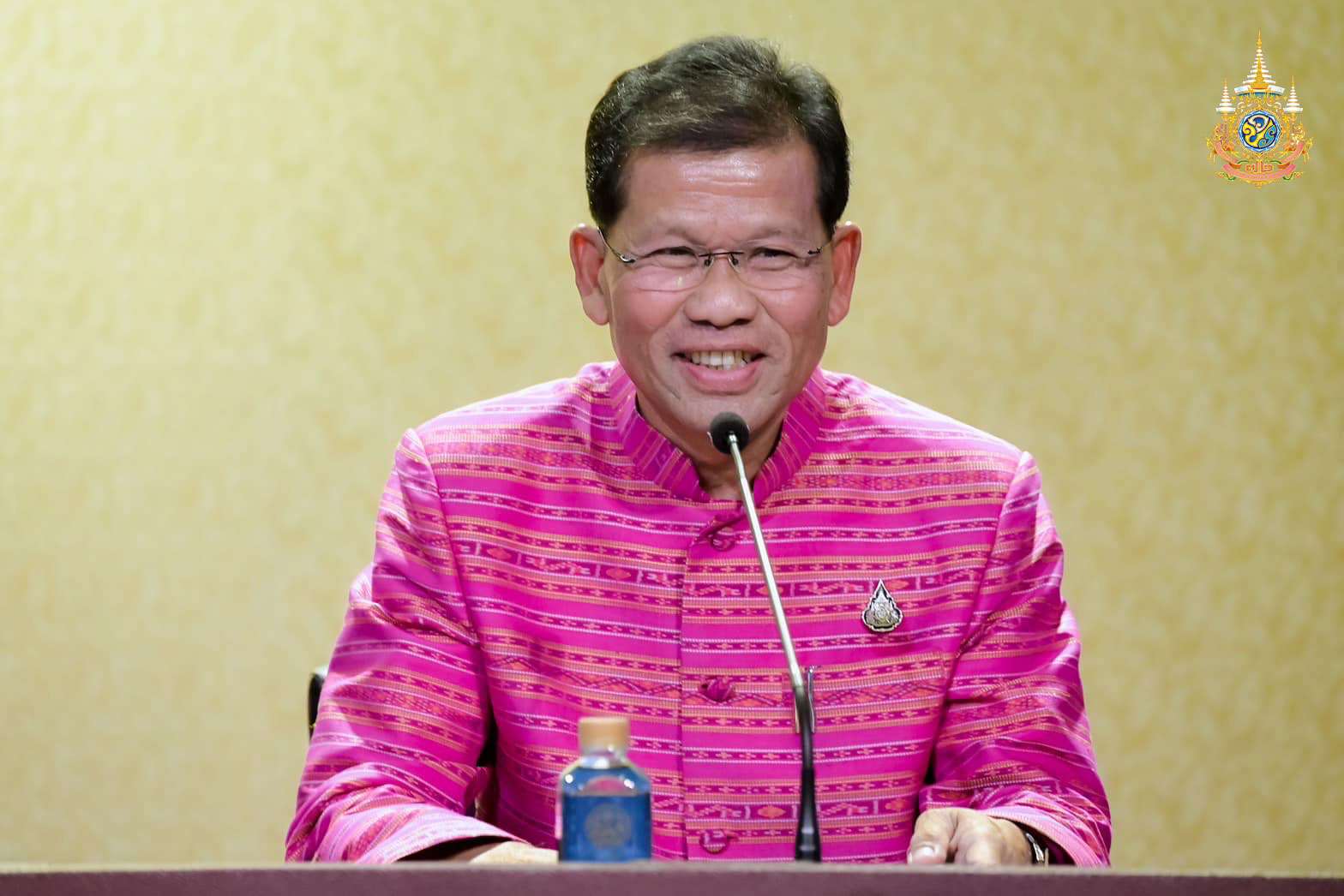 “คารม” ย้ำเตือนผู้ประกอบการนำแรงงาน 4 สัญชาติ ตามมติ ครม. 5 ก.ค. 65 ที่ใบอนุญาตทำงานจะหมดอายุ ภายในวันที่ 13 ก.พ. 67 เร่งต่ออายุใบอนุญาตทำงาน ที่เว็บไซต์ e-workpermit.doe.go.th ก่อนใบอนุญาตทำงานสิ้นอายุ