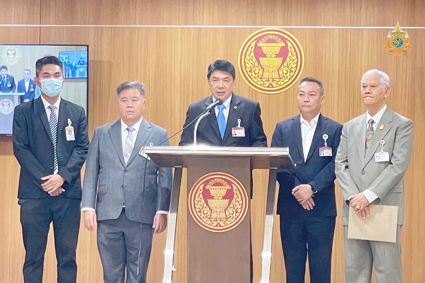 “ภูมิใจไทย” ยื่นร่างกฎหมายยกเลิกประกาศ และคำสั่งคสช. ระบุออกมาทั้งสิ้น 240 ฉบับ เป้าหมายยกเลิก 71 ฉบับ ที่เป็นการควบคุม สื่อ-สิทธิเสรีภาพประชาชน ชี้ บางฉบับมีความจำเป็นในการปกครองต่อไป แต่ขอเปลี่ยนชื่อเป็น พ.ร.บ. ให้ดูดีในสายตาต่างชาติ และการเป็นประชาธิปไตย