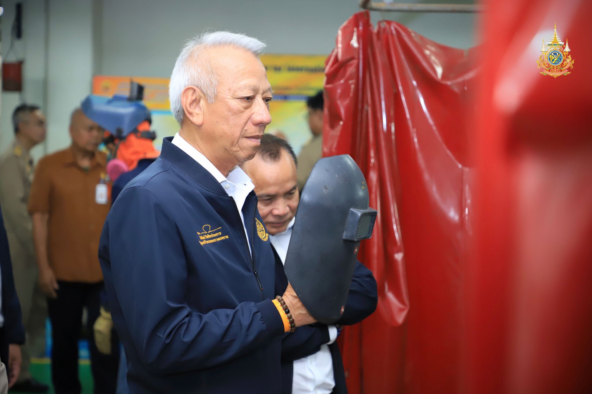 "พิพัฒน์" รมว.แรงงาน นำทีมเยี่ยม ฝีมือแรงงานขั้นสูง ผลิตอุปกรณ์เครื่องบิน, เครื่องชาร์จ EV และ ระบบสัญญาณ 5G รองรับเทคโนโลยีอนาคต