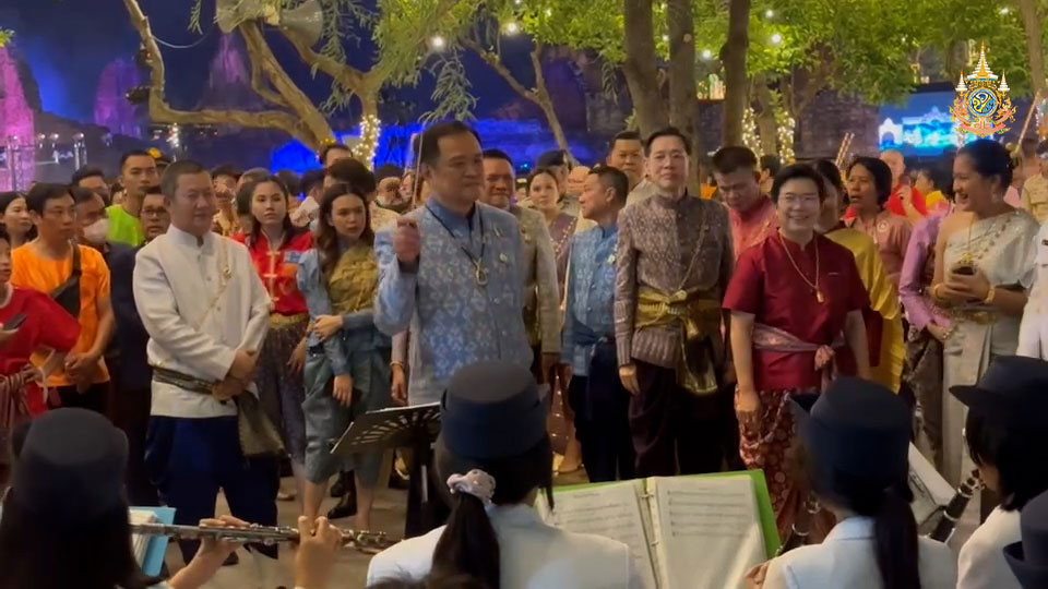 ไม่ธรรมดา ! ชมลีลา “อนุทิน” ในบทบาทวาทยากร