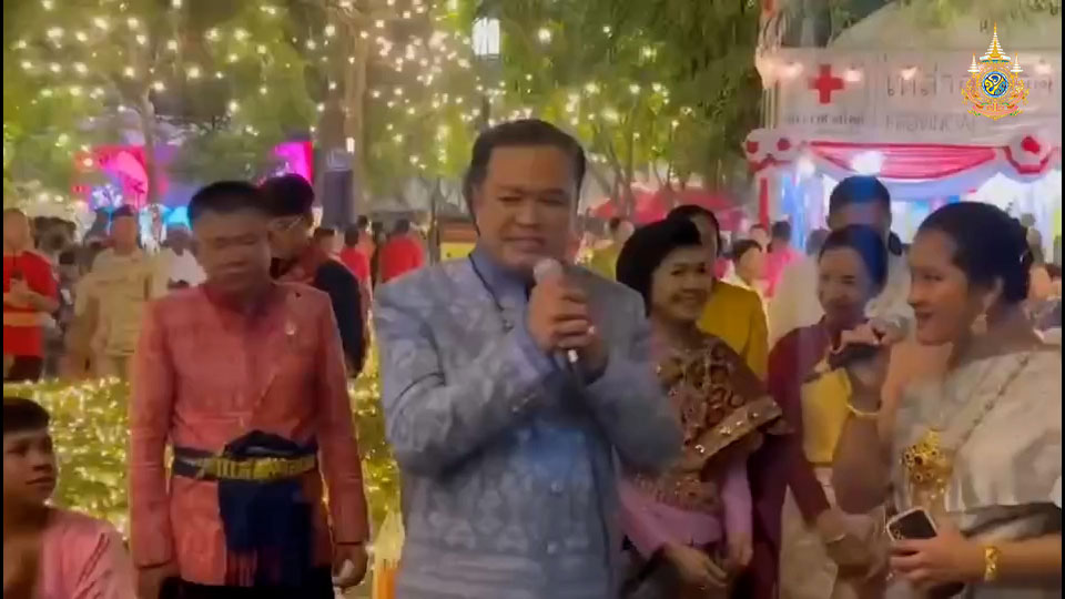 “อนุทิน” ร้องเพลง “ใกล้รุ่ง” ขับกล่อมประชาชน งาน “แผ่นดินสมเด็จพระนารายณ์มหาราช”