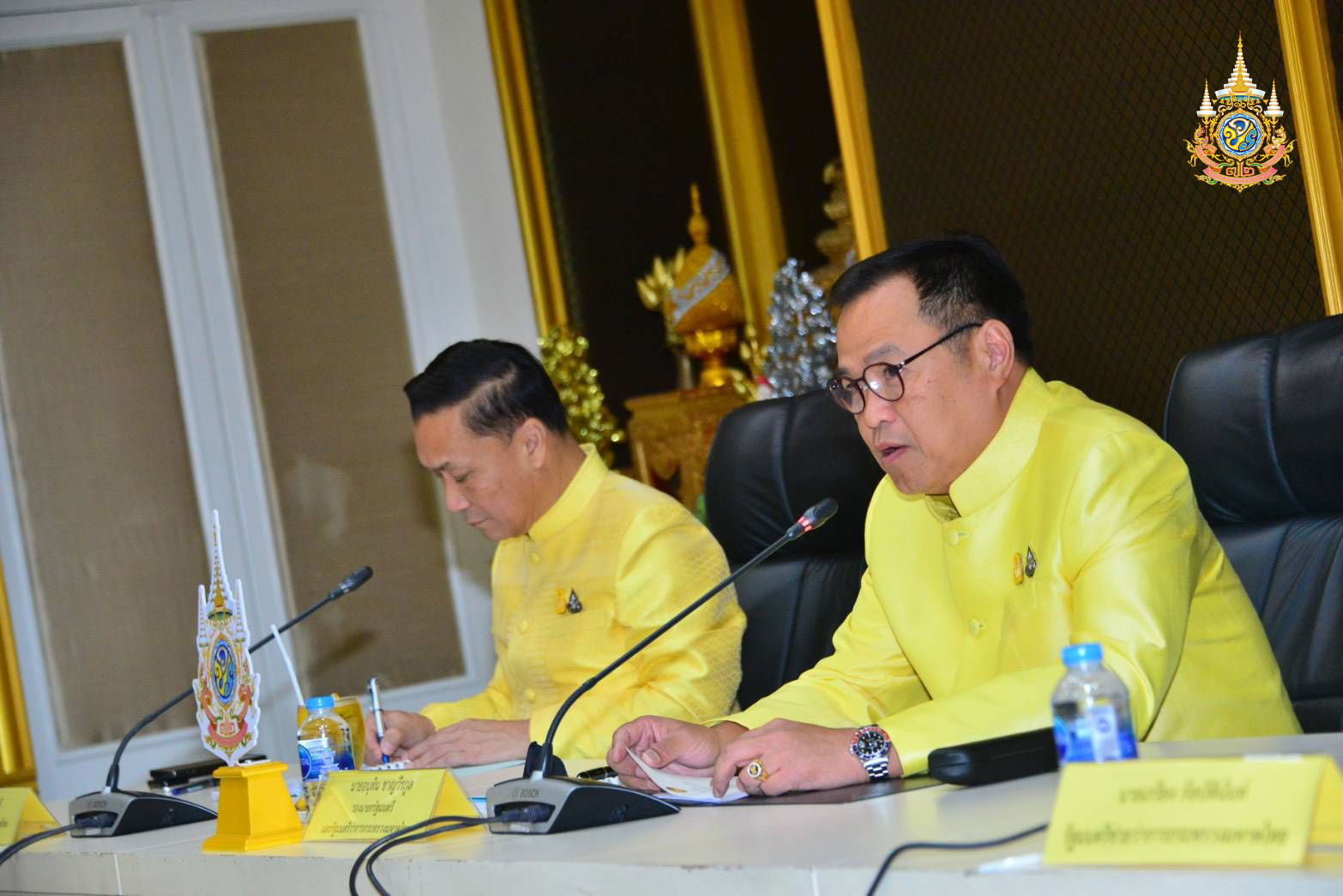 มท.1 มอบนโยบายขับเคลื่อนการ “บำบัดทุกข์ บำรุงสุข” ย้ำเดินหน้าแก้หนี้นอกระบบ จัดระเบียบสังคม ปราบปรามผู้มีอิทธิพล และยาเสพติดอย่างเข้มข้น พร้อมกำชับผู้ว่าฯ ทุกจังหวัด เตรียมการรับพายุฤดูร้อน จัดกิจกรรมเฉลิมพระเกียรติพระบาทสมเด็จพระเจ้าอยู่หัวอย่างสมพระเกียรติ