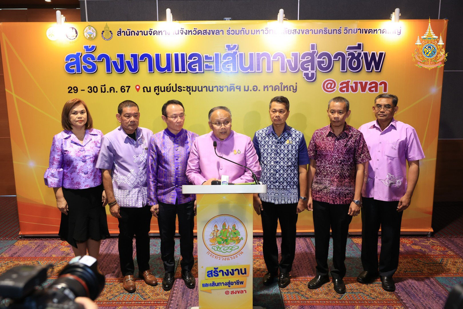 เด็กจบใหม่ต้องมีงานทำทันที