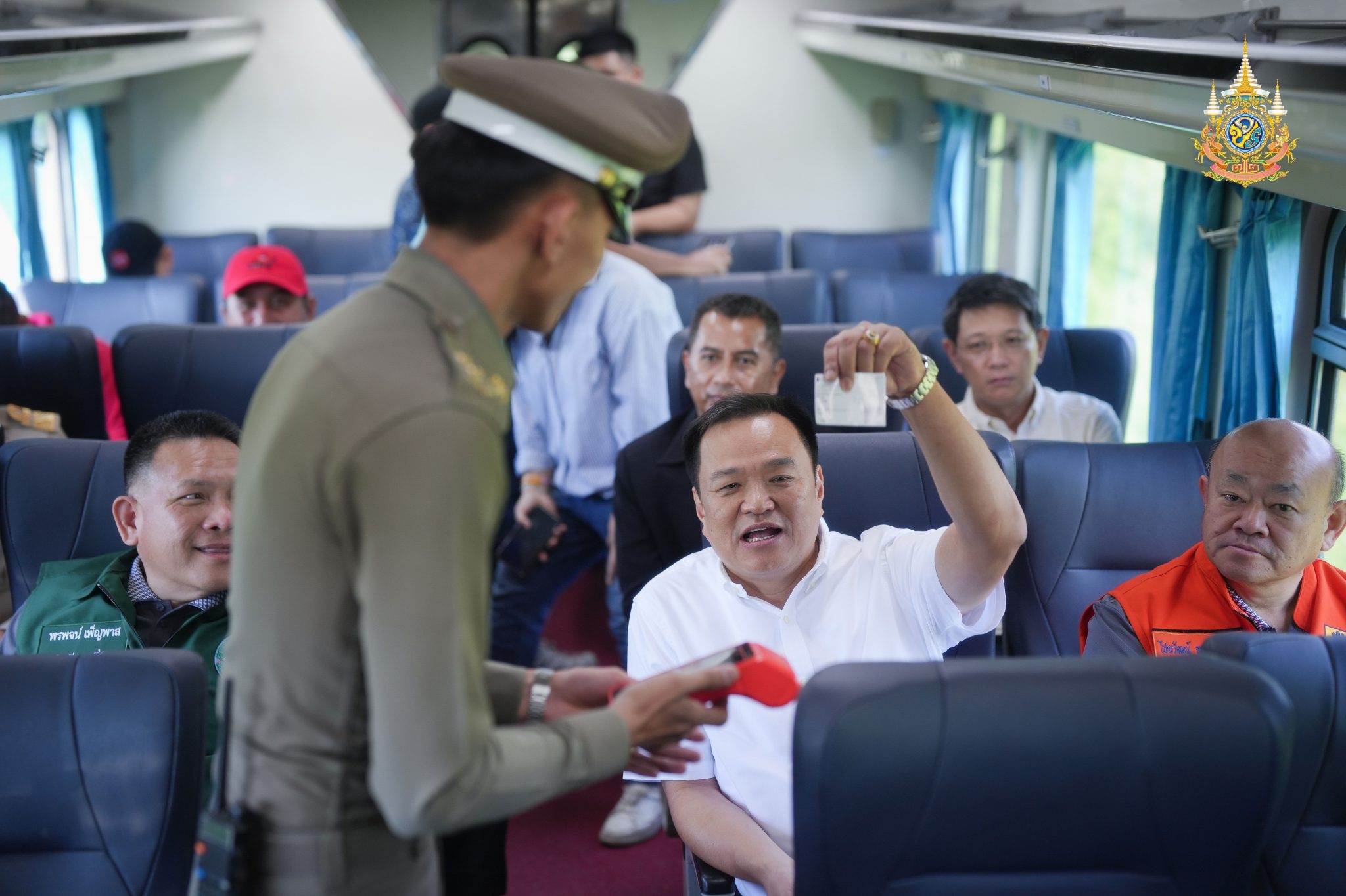 นั่งรถไฟ ตรวจวางท่อน้ำดิบ แก้ภัยแล้ง