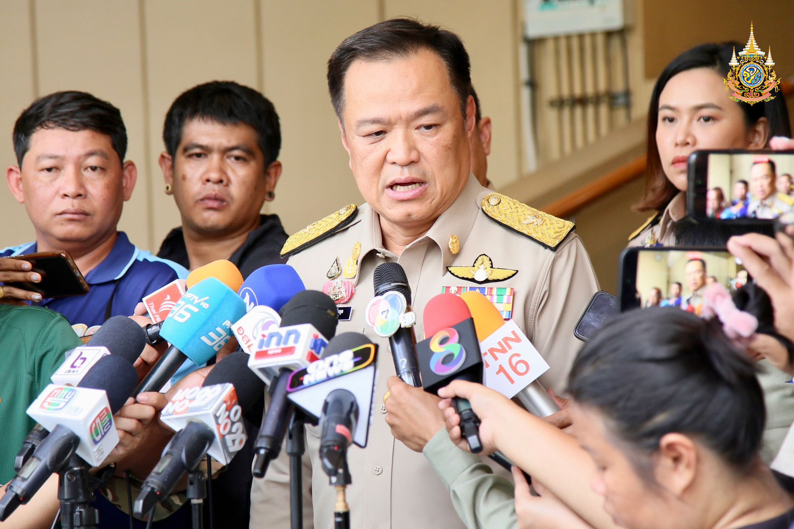 “อนุทิน” พบนายกฯ คุยแผนคุมยาเสพติด