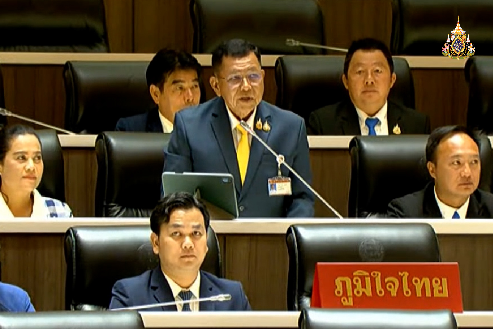 "สส.อรรถพล" หารือ ปรับปรุงถนนชำรุด ติดตั้งไฟกะพริบ แก้น้ำท่าเทียบเรือตื้นเขิน