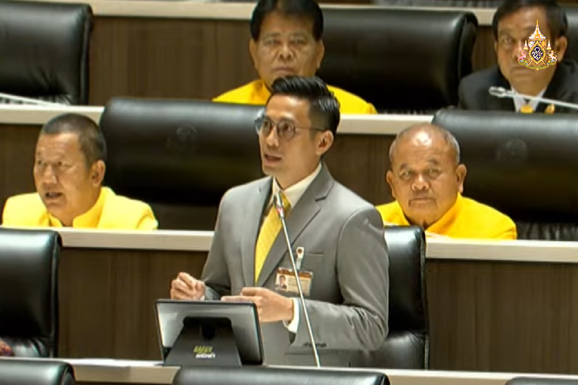 "สส.กรวีร์" หารือสภาฯ แมลงหวี่ขาวระบาดหนัก ขอรัฐบาลทบทวนนโยบายปุ๋ยคนละครึ่ง