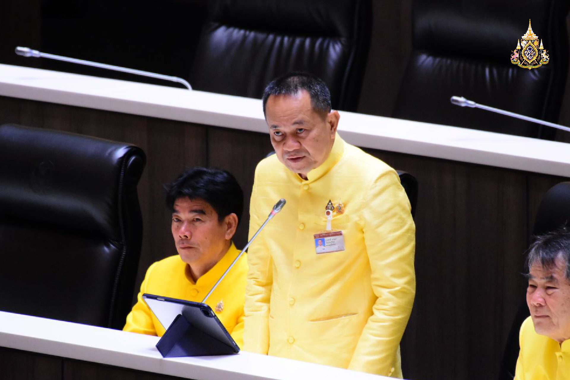 "สส.ศักดิ์" หารือสภาฯ ซ่อมถนนน้ำท่วมขังเป็นหลุมเป็นบ่อ เร่งจัดอบรมเพิ่มทักษะประกอบอาชีพให้คนตกงาน-แรงงานถูกเลิกจ้าง