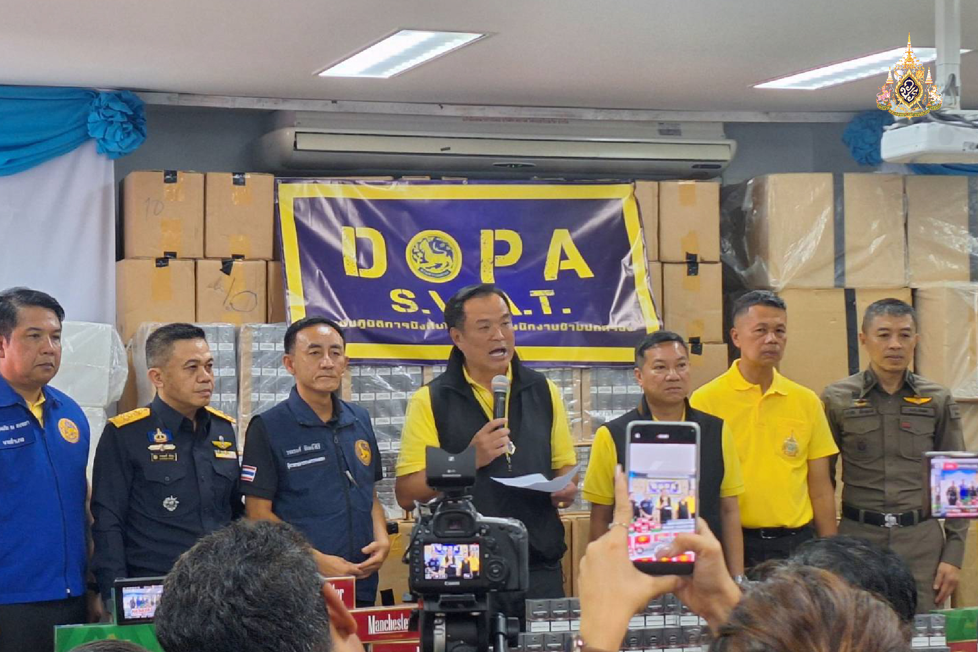 “อนุทิน” ลงพื้นที่ “สงขลา” ให้กำลังใจ จนท.หลังจับ “บุหรี่เถื่อน-เหล้าเถื่อน” ความเสียหายกว่า 300 ล้านบาท ย้ำ เจ้าของ ไม่ต้องเคลียร์ รอโดนจับได้เลย