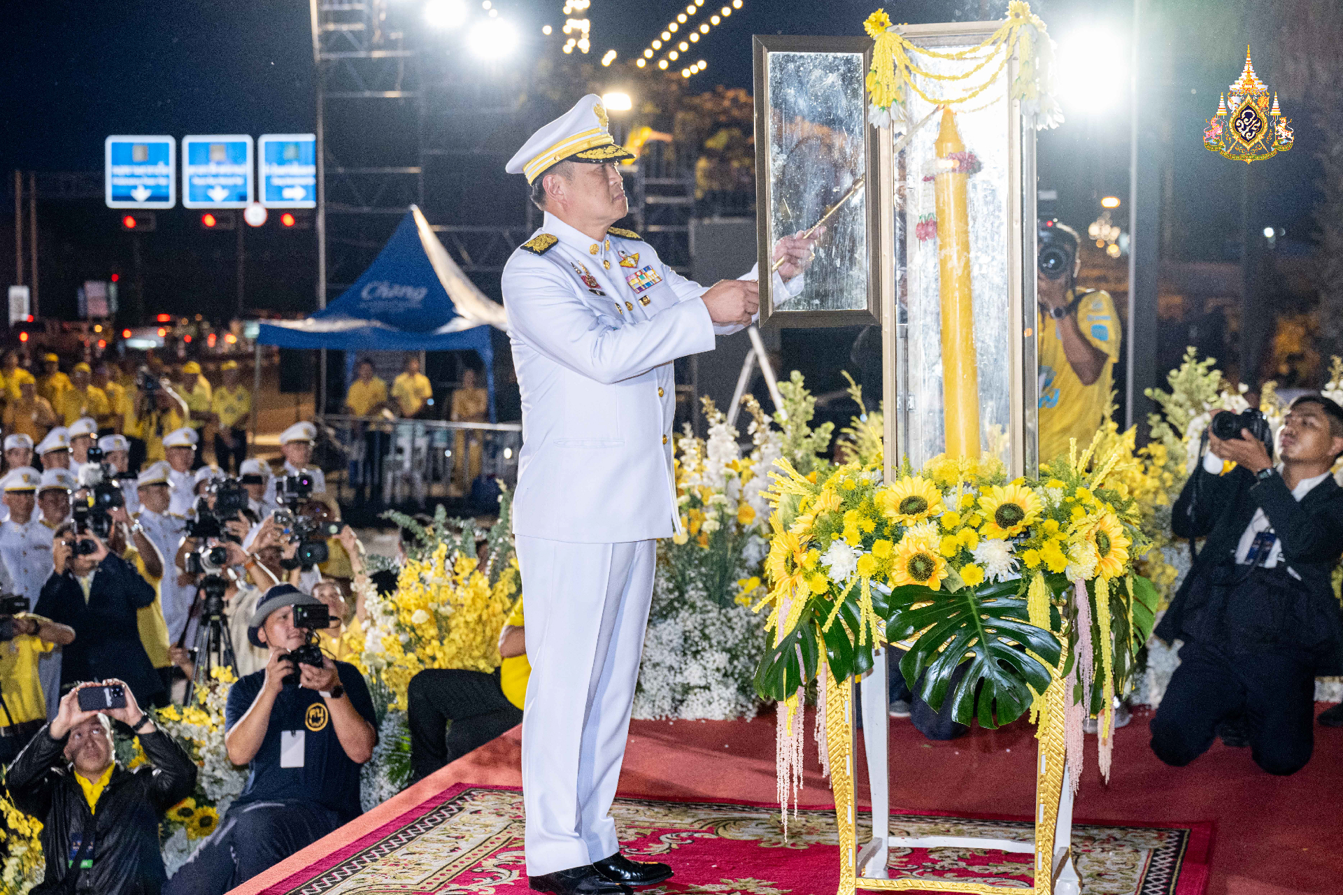 “อนุทิน” นำ รัฐมนตรี สส.ภูมิใจไทย จุดเทียนถวายพระพรชัยมงคล