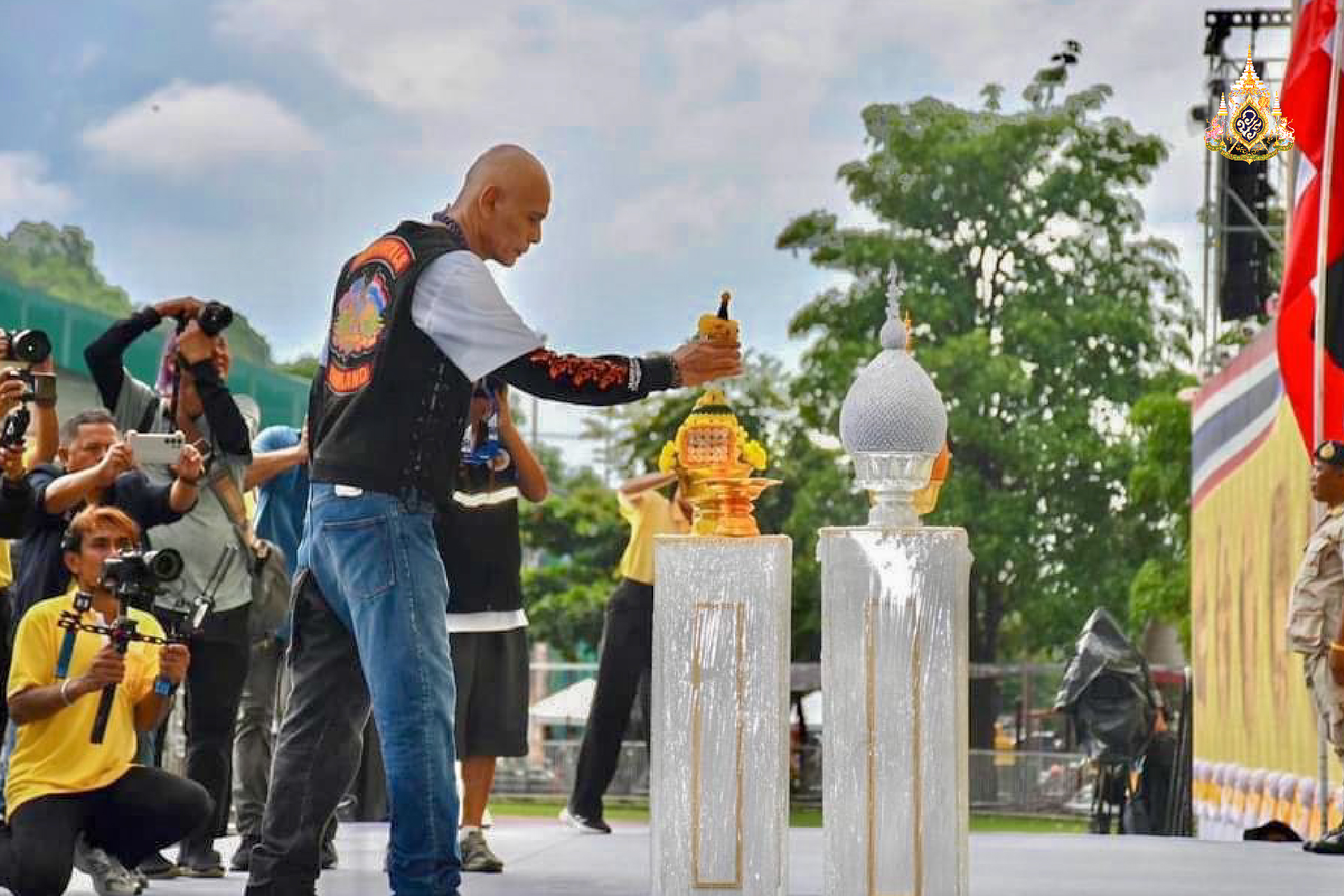 มกุฎราชกุมารมาเลเซีย ร่วมชมแปรขบวนรักในหลวง