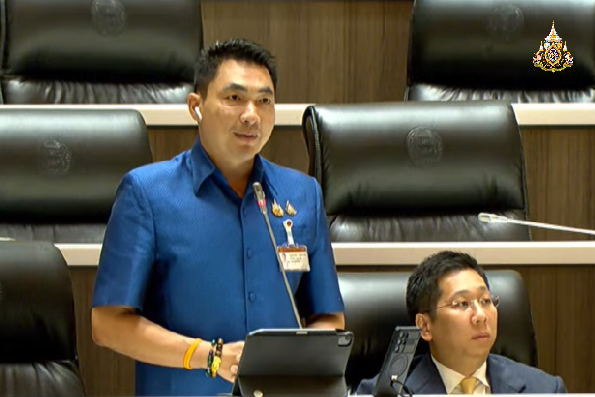 "สส.ยศวัฒน์" หารือ ไฟถนนดับบ่อย ไม่ติดไฟส่องสว่าง ลดค่าไฟให้ ปชช.