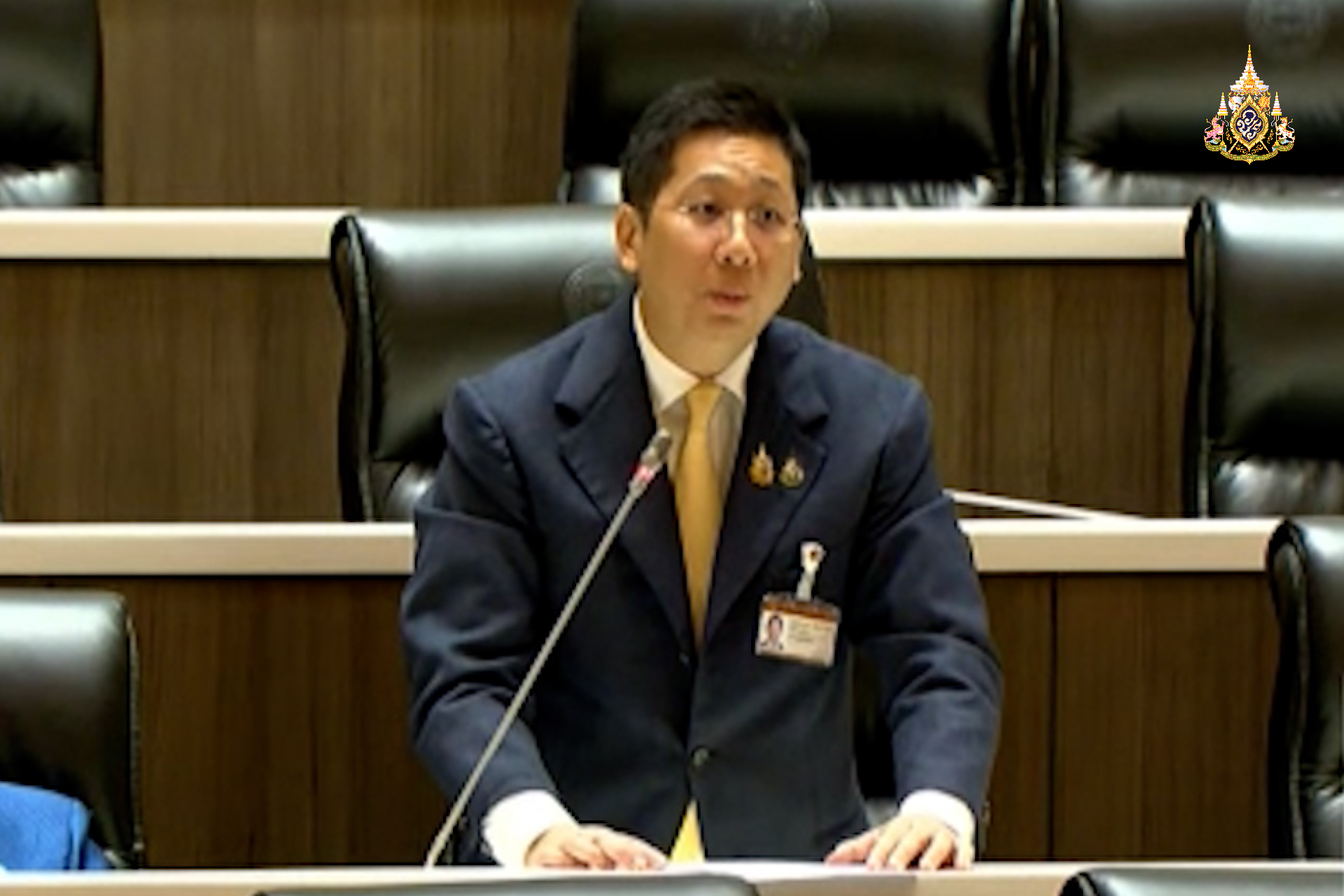 "ภัทรพงศ์" หารือ ซ่อมถนน เพิ่มแสงสว่าง ติดตั้งไฟจราจร